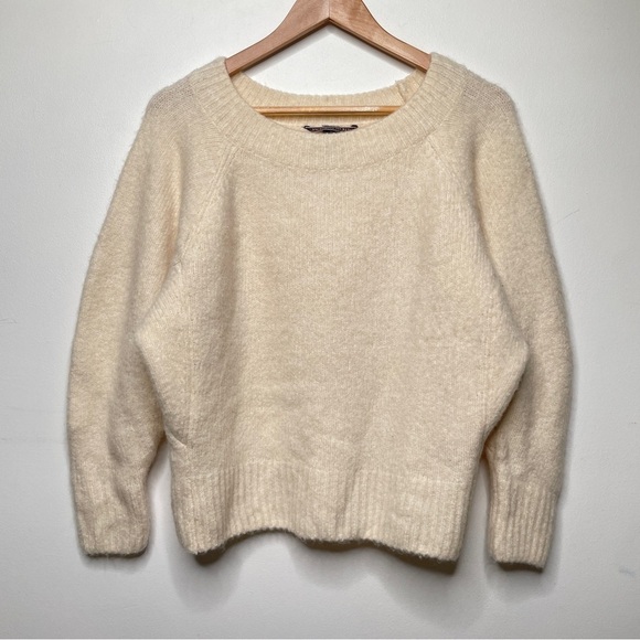 Victoria’s Secret Wool Blend Scoop Neck Cropped Fitted Fuzzy Sweater - Picture 1 of 7